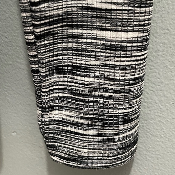 Loft Outlet Size Medium ribbed mock wrap V-Beck top, in great condition - Picture 5 of 16